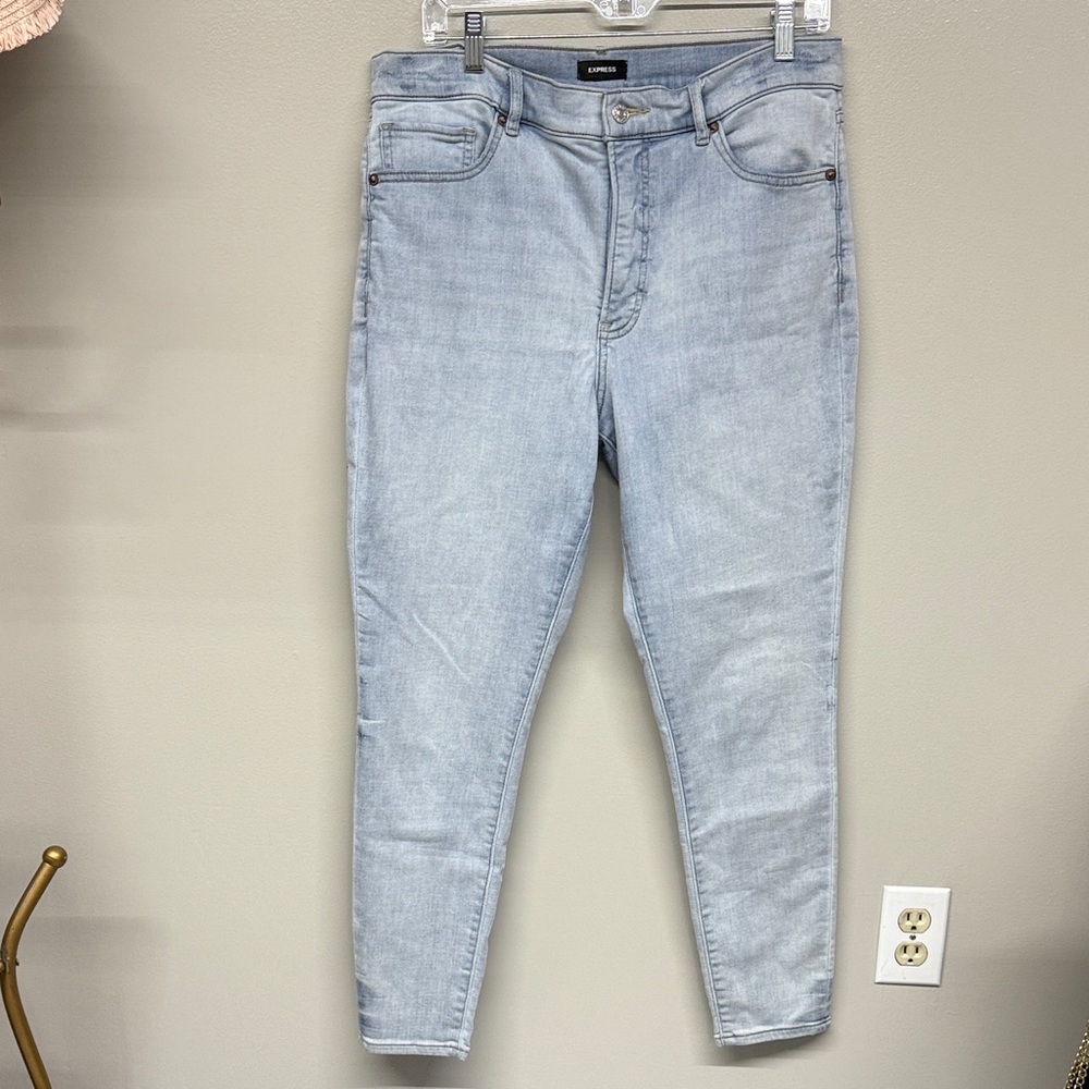 Express Women's Light Wash  Ankle Jeans